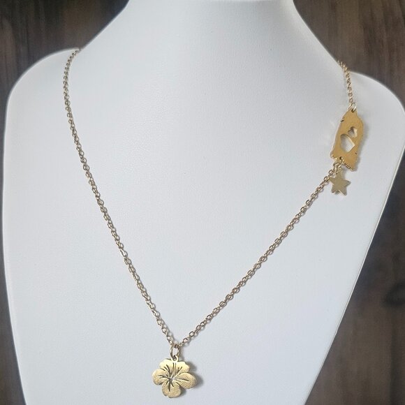 Made for lovers of the island of Puerto Rico, this piece lets you carry a little - Picture 1 of 1